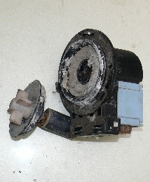 Не сливает воду